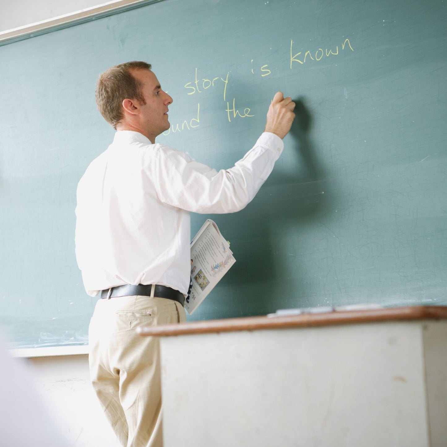 Dustless White Chalk (12 Pack)